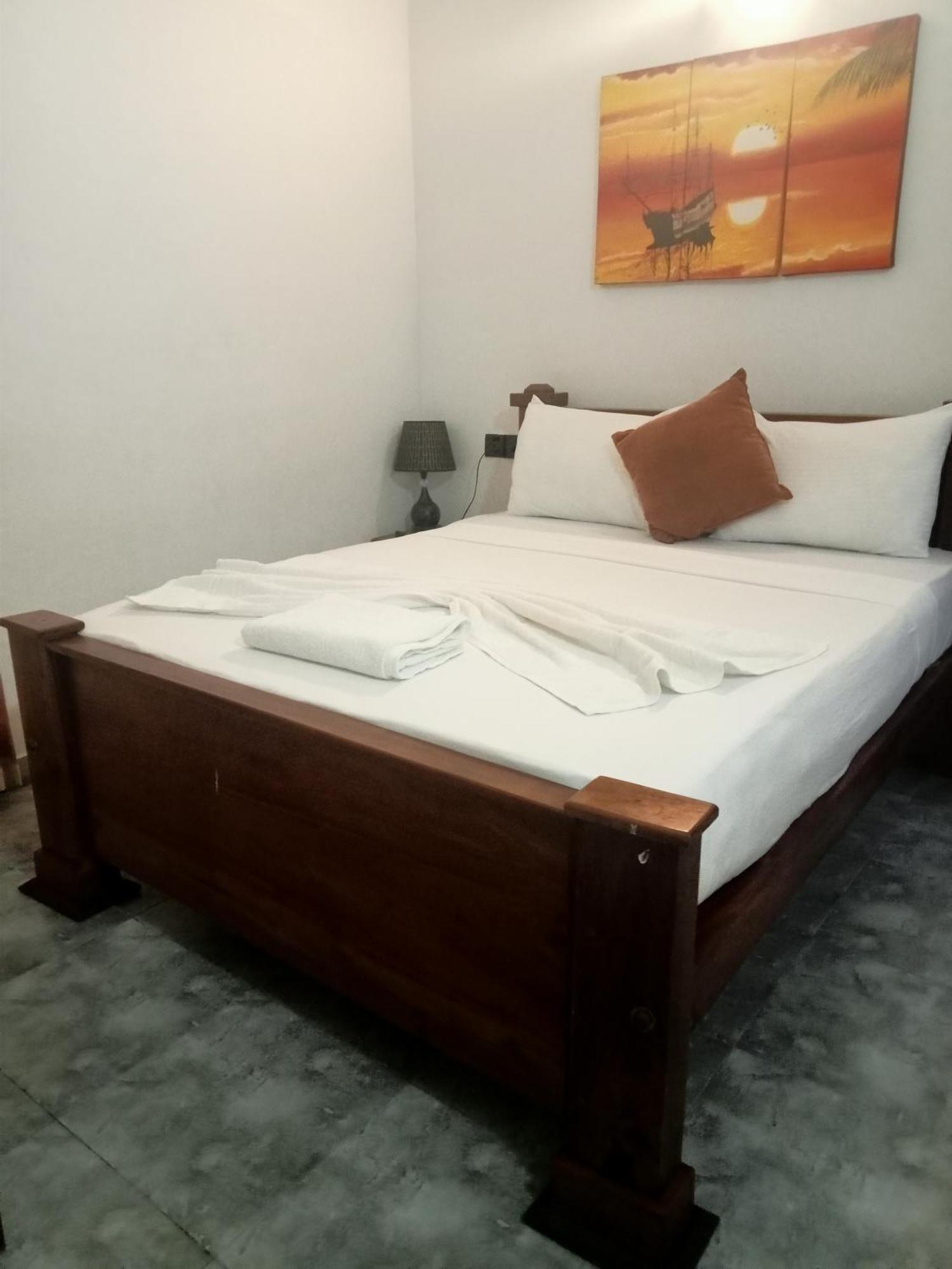 Oviniru Beach Hotel 尼甘布 外观 照片