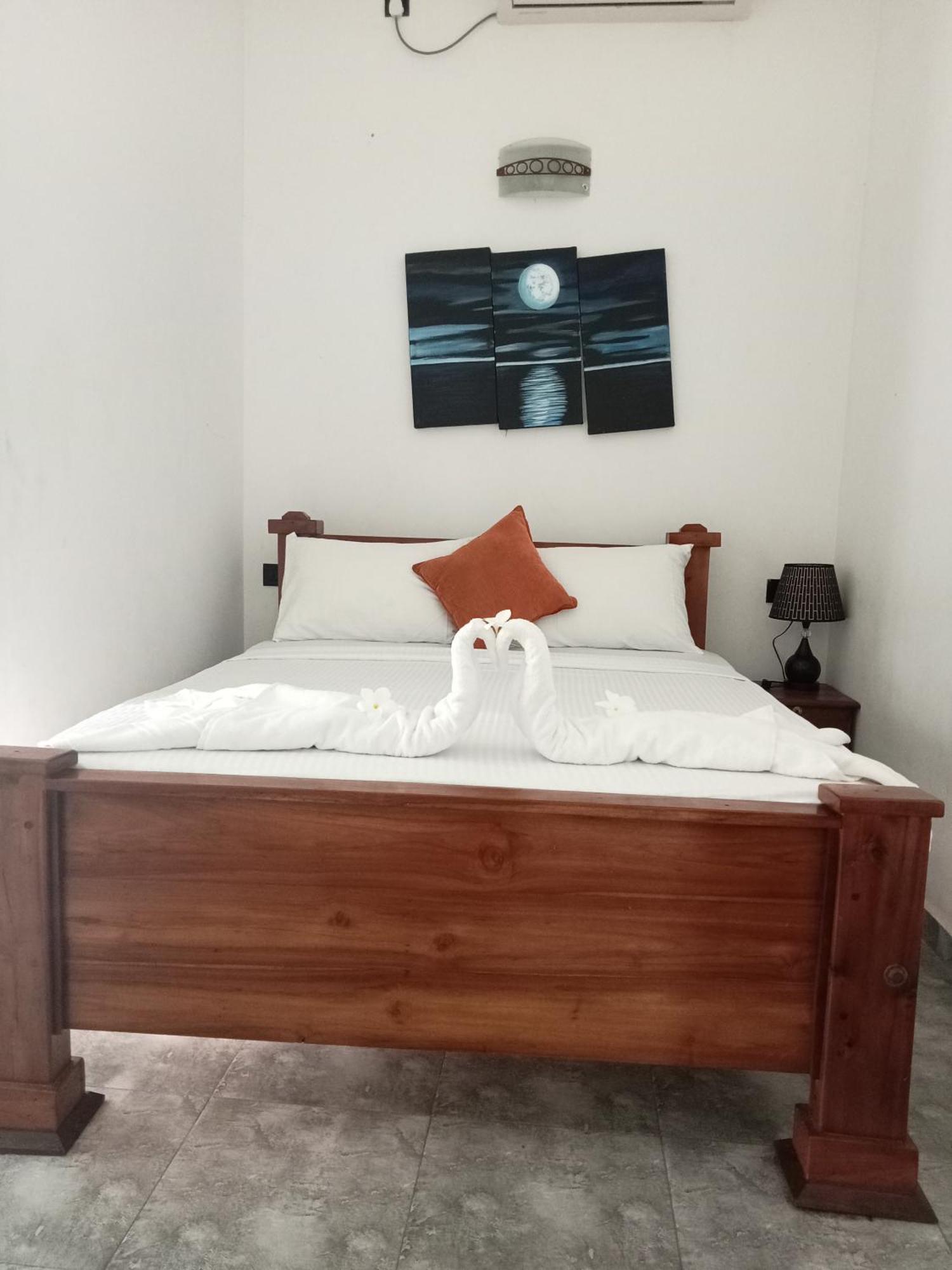 Oviniru Beach Hotel 尼甘布 外观 照片